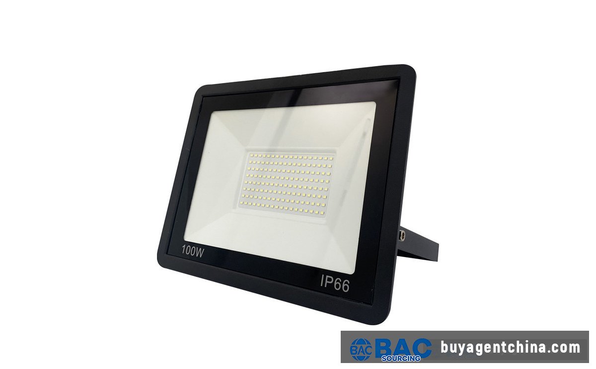 01 A standard 100W IP66 LED flood light — the volume wall-mounted tier most buyers first quote