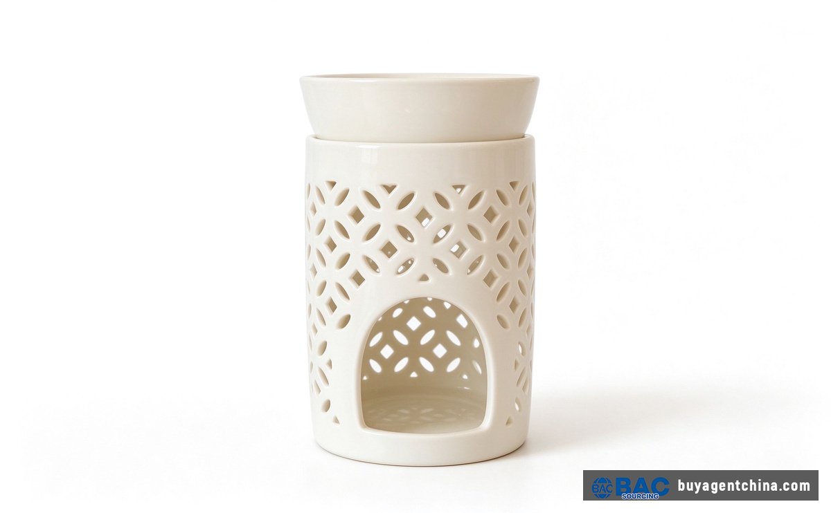 04 Quemador de aceite de porcelana blanca con corte hueco — modelo esculpido de gama media